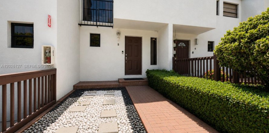 Condo in Miami, Florida, 2 bedrooms  № 2086322