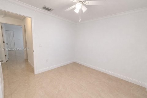 Condo in Miami, Florida, 2 bedrooms  № 2086322 - photo 22