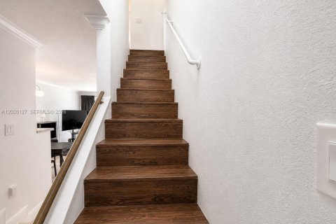 Condo in Miami, Florida, 2 bedrooms  № 2086322 - photo 14