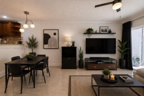 Condo in Miami, Florida, 2 bedrooms  № 2086322 - photo 8