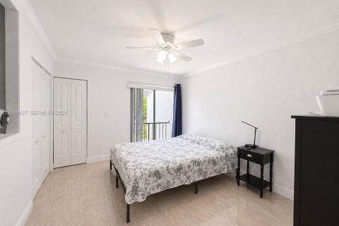 Condo in Miami, Florida, 2 bedrooms  № 2086322 - photo 18