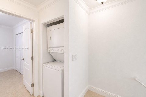 Condo in Miami, Florida, 2 bedrooms  № 2086322 - photo 25