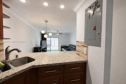 Condo in Miami, Florida, 2 bedrooms  № 2086322 - photo 4