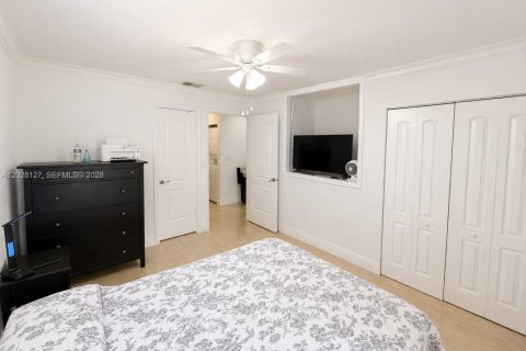 Condo in Miami, Florida, 2 bedrooms  № 2086322 - photo 16