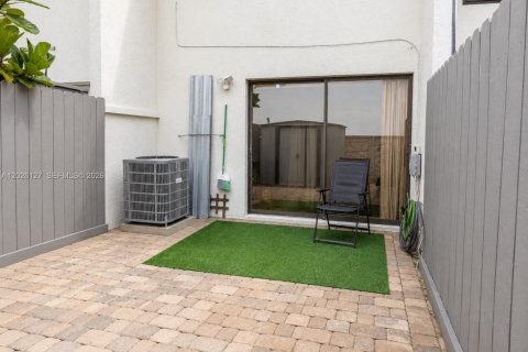 Condo in Miami, Florida, 2 bedrooms  № 2086322 - photo 28
