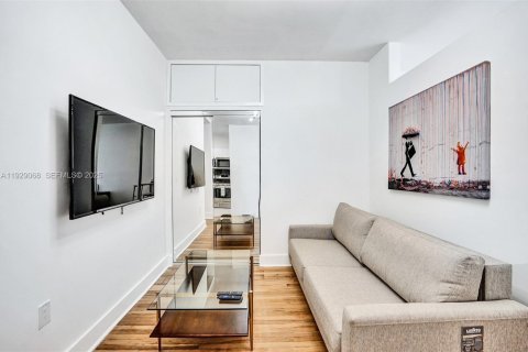 Villa ou maison à louer à Hollywood, Floride: 47.84 m2 № 1987452 - photo 16