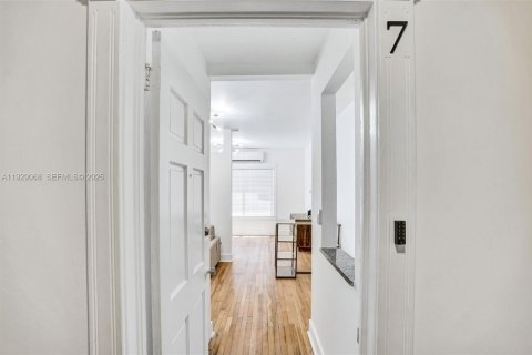 Villa ou maison à louer à Hollywood, Floride: 47.84 m2 № 1987452 - photo 11