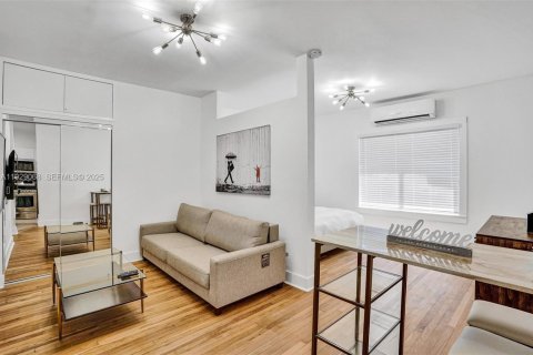 Villa ou maison à louer à Hollywood, Floride: 47.84 m2 № 1987452 - photo 14