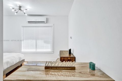 Villa ou maison à louer à Hollywood, Floride: 47.84 m2 № 1987452 - photo 21