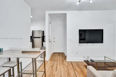 Villa ou maison à louer à Hollywood, Floride: 47.84 m2 № 1987452 - photo 27