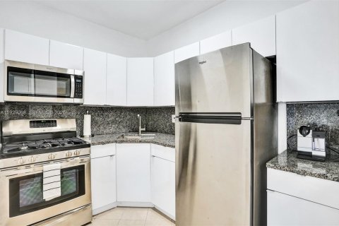 Villa ou maison à louer à Hollywood, Floride: 47.84 m2 № 1987452 - photo 20