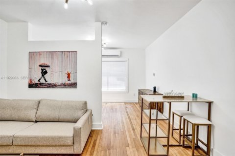 Villa ou maison à louer à Hollywood, Floride: 47.84 m2 № 1987452 - photo 15