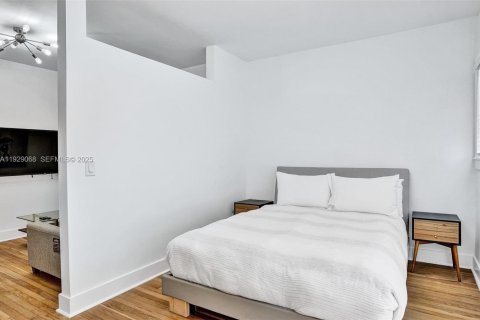 Villa ou maison à louer à Hollywood, Floride: 47.84 m2 № 1987452 - photo 25