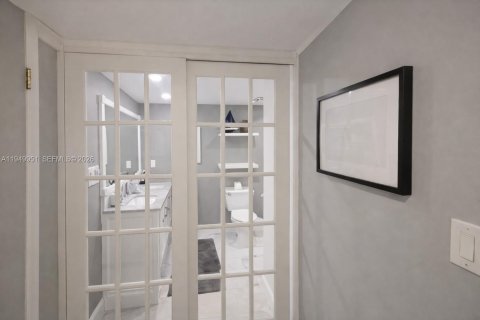 Condominio en venta en Miami, Florida, 1 dormitorio, 89.28 m2 № 2007507 - foto 4