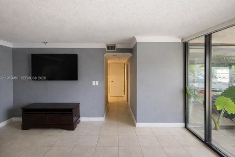 Condominio en venta en Miami, Florida, 1 dormitorio, 89.28 m2 № 2007507 - foto 8