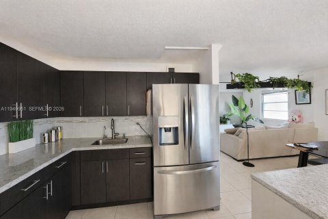 Condominio en Miami, Florida, 1 dormitorio  № 2007507