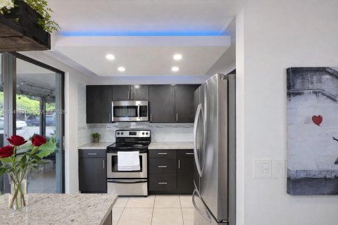 Condominio en venta en Miami, Florida, 1 dormitorio, 89.28 m2 № 2007507 - foto 2