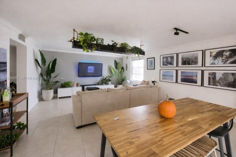 Condominio en venta en Miami, Florida, 1 dormitorio, 89.28 m2 № 2007507 - foto 9