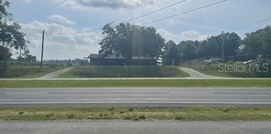 Immobilier commercial à Dade City, Floride 514.31 m2 № 2097890