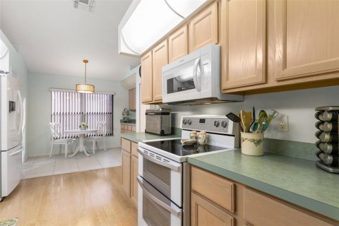 House in Hudson, Florida 3 bedrooms, 183.85 sq.m. № 1919196 - photo 8