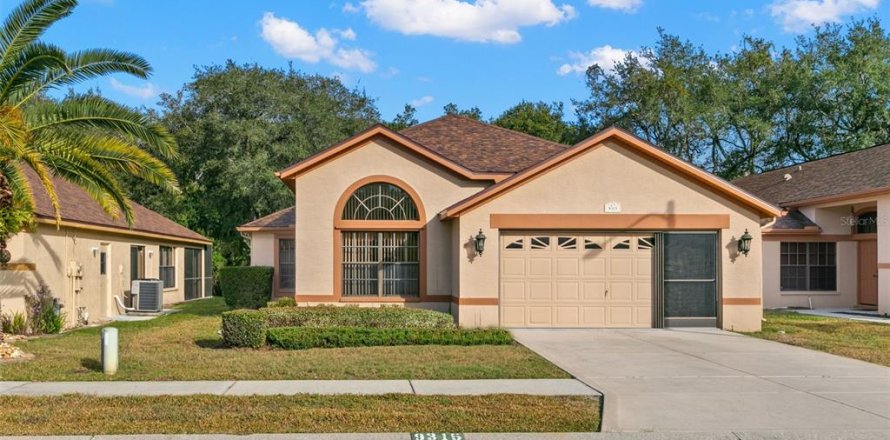 House in Hudson, Florida 3 bedrooms, 183.85 sq.m. № 1919196