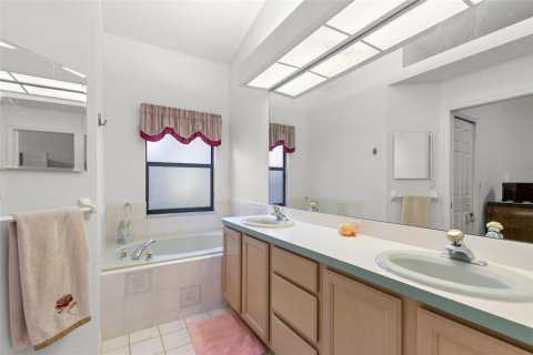 House in Hudson, Florida 3 bedrooms, 183.85 sq.m. № 1919196 - photo 19
