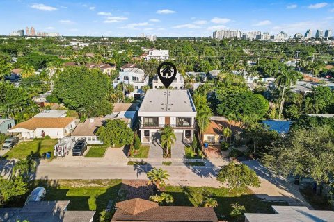 Townhouse in Fort Lauderdale, Florida 3 bedrooms, 103.12 sq.m. № 1953540 - photo 1