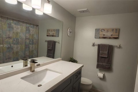 Condo in Pompano Beach, Florida, 2 bedrooms  № 1934249 - photo 11