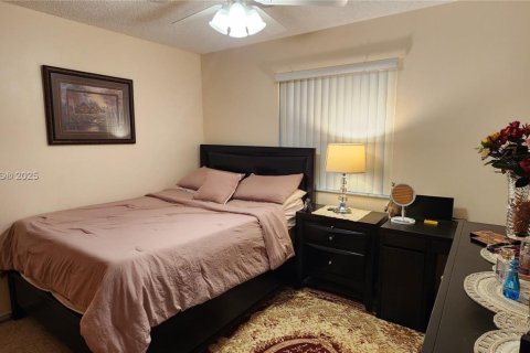 Condo in Pompano Beach, Florida, 2 bedrooms  № 1934249 - photo 20