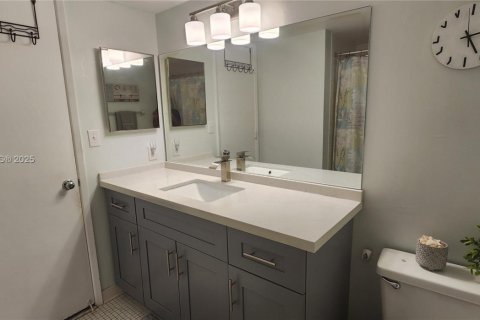 Condo in Pompano Beach, Florida, 2 bedrooms  № 1934249 - photo 12