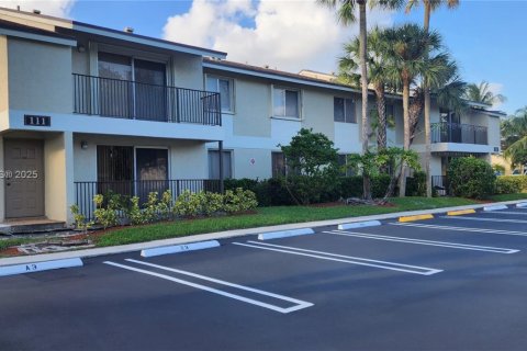 Condo in Pompano Beach, Florida, 2 bedrooms  № 1934249 - photo 4