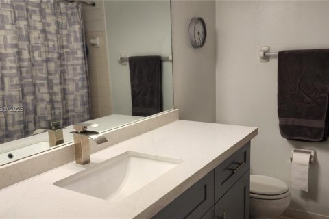 Condo in Pompano Beach, Florida, 2 bedrooms  № 1934249 - photo 13