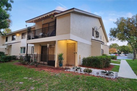 Condo in Pompano Beach, Florida, 2 bedrooms  № 1934249 - photo 1