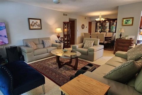 Condo in Pompano Beach, Florida, 2 bedrooms  № 1934249 - photo 8