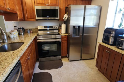 Condo in Pompano Beach, Florida, 2 bedrooms  № 1934249 - photo 23