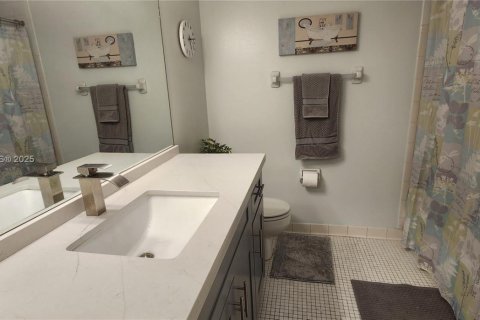 Condo in Pompano Beach, Florida, 2 bedrooms  № 1934249 - photo 18