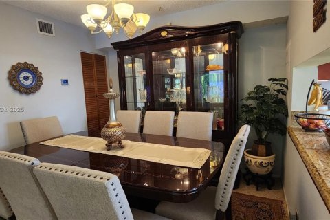 Condo in Pompano Beach, Florida, 2 bedrooms  № 1934249 - photo 10