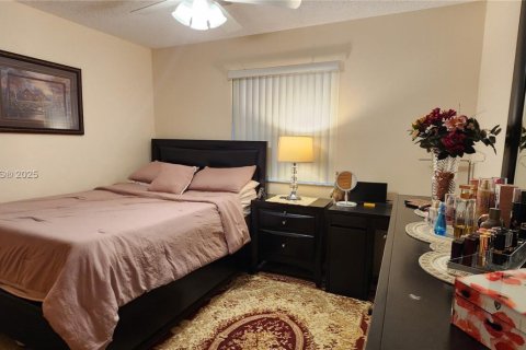 Condo in Pompano Beach, Florida, 2 bedrooms  № 1934249 - photo 17