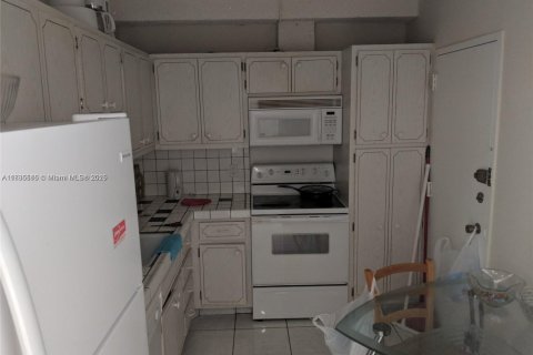 Купить кондоминиум в Халландейл-Бич, Флорида 1 спальня, 80.82м2, № 1818508 - фото 8