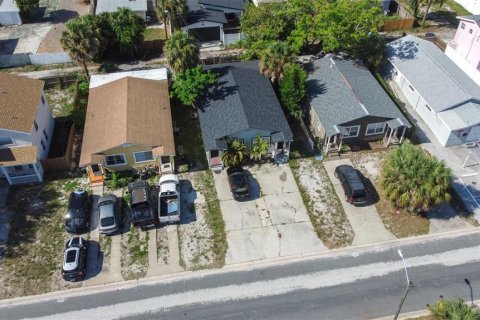 Commercial property in Saint Petersburg, Florida 4 bedrooms, 121.14 sq.m. № 2222325 - photo 26