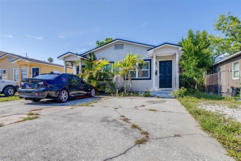 Commercial property in Saint Petersburg, Florida 4 bedrooms, 121.14 sq.m. № 2222325 - photo 5