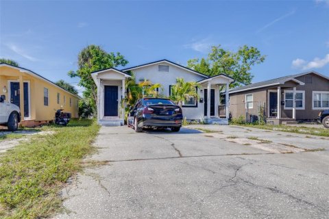 Commercial property in Saint Petersburg, Florida 4 bedrooms, 121.14 sq.m. № 2222325 - photo 4