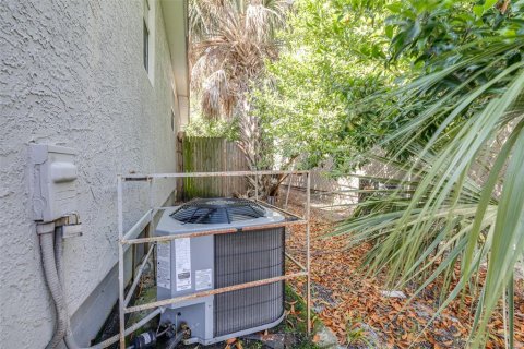 Commercial property in Saint Petersburg, Florida 4 bedrooms, 121.14 sq.m. № 2222325 - photo 20