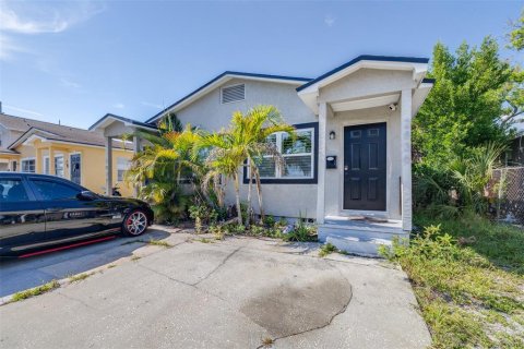 Commercial property in Saint Petersburg, Florida 4 bedrooms, 121.14 sq.m. № 2222325 - photo 6