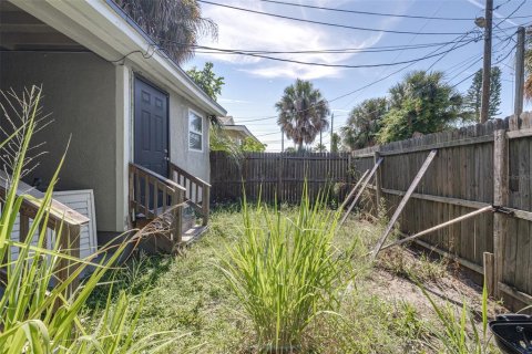 Commercial property in Saint Petersburg, Florida 4 bedrooms, 121.14 sq.m. № 2222325 - photo 22