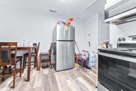 Commercial property in Saint Petersburg, Florida 4 bedrooms, 121.14 sq.m. № 2222325 - photo 11