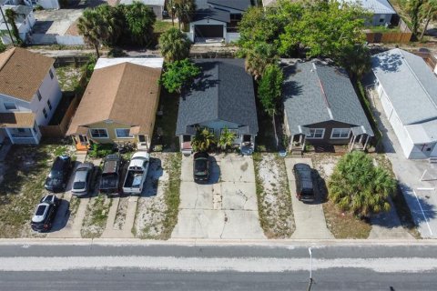Commercial property in Saint Petersburg, Florida 4 bedrooms, 121.14 sq.m. № 2222325 - photo 27