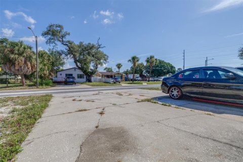 Commercial property in Saint Petersburg, Florida 4 bedrooms, 121.14 sq.m. № 2222325 - photo 7