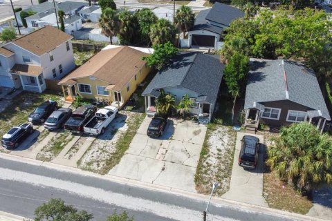 Commercial property in Saint Petersburg, Florida 4 bedrooms, 121.14 sq.m. № 2222325 - photo 23