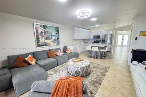 Купить виллу или дом в Майами, Флорида 3 спальни, 161м2, № 1932549 - фото 4